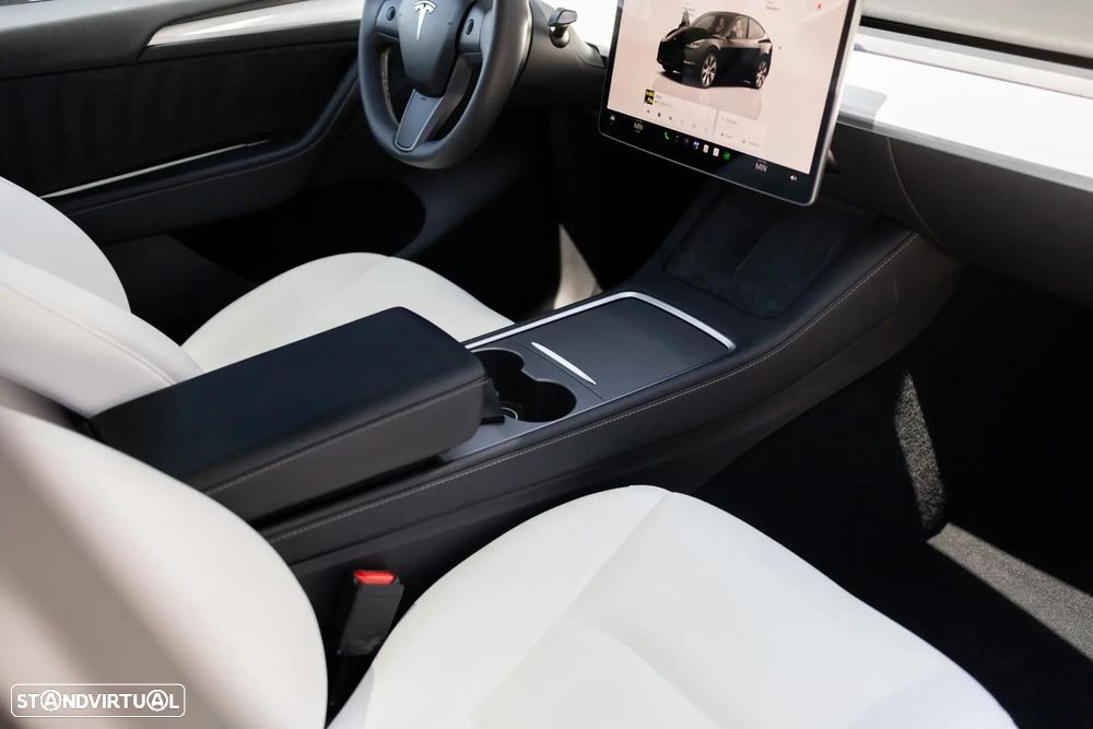Tesla Model Y Standard - 12