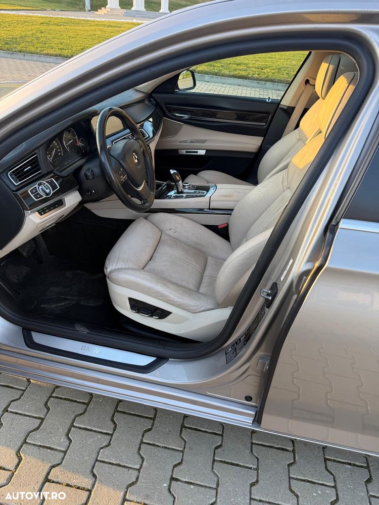 BMW Seria 7 740d xDrive - 9