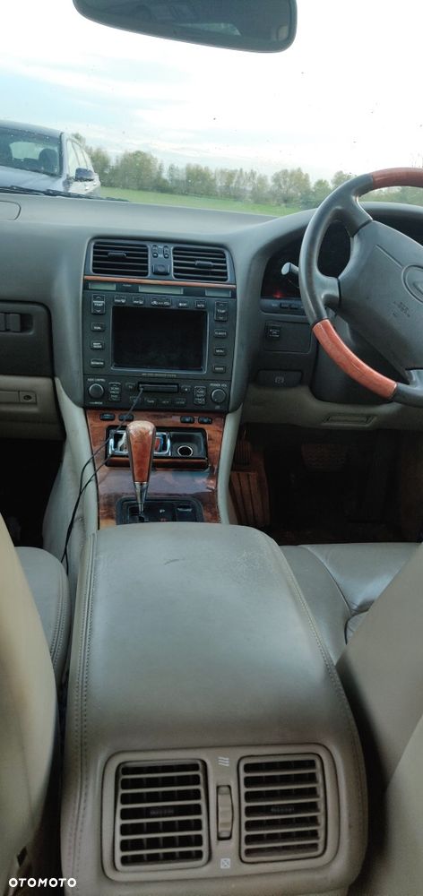 Lexus LS - 4