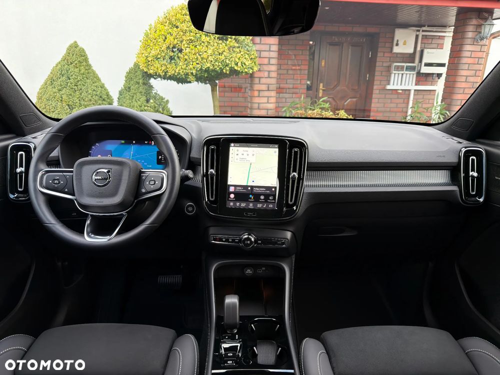 Volvo XC 40 B3 B DKG Ultra Black Edition - 17