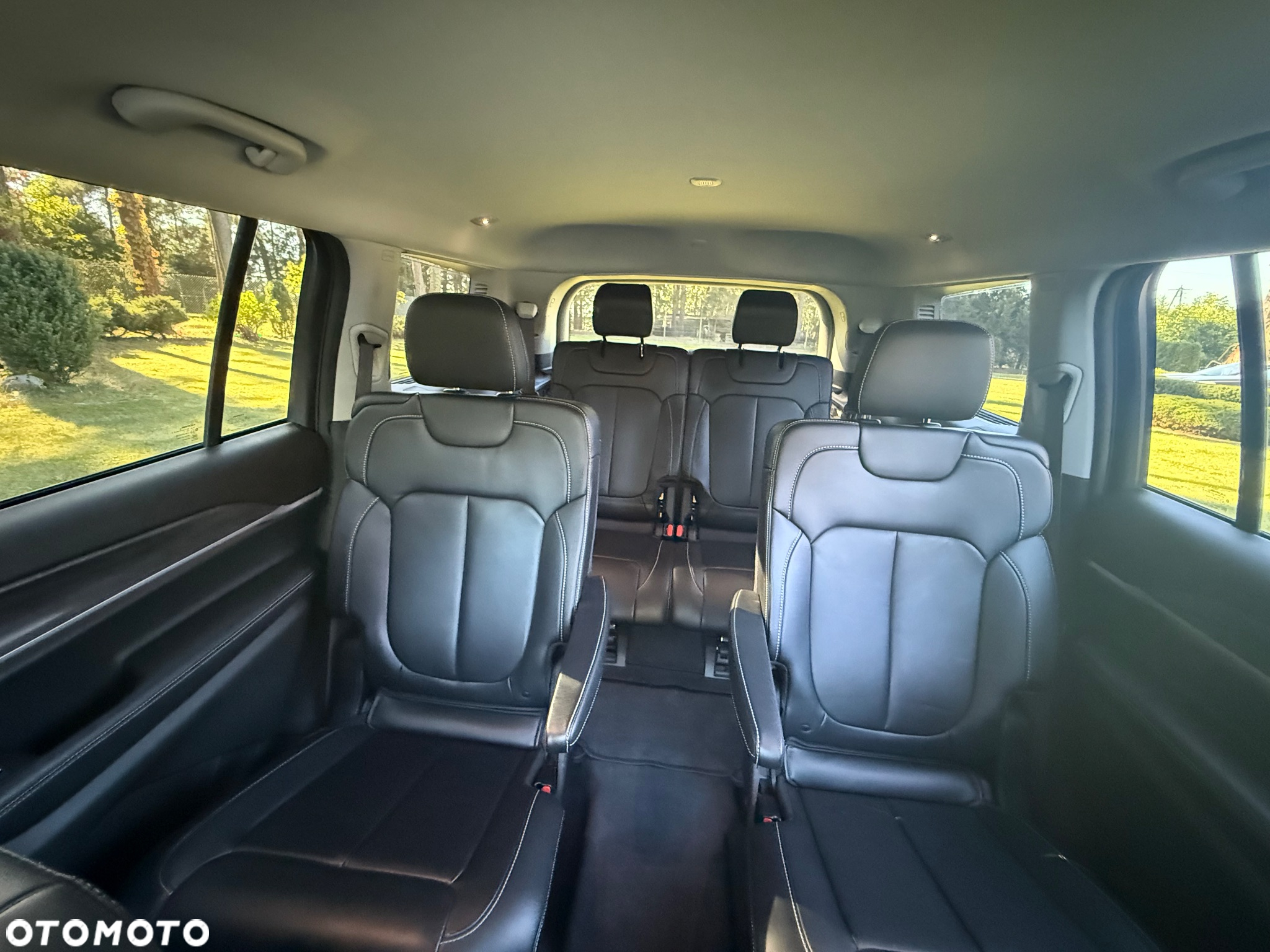 Jeep Grand Cherokee - 25