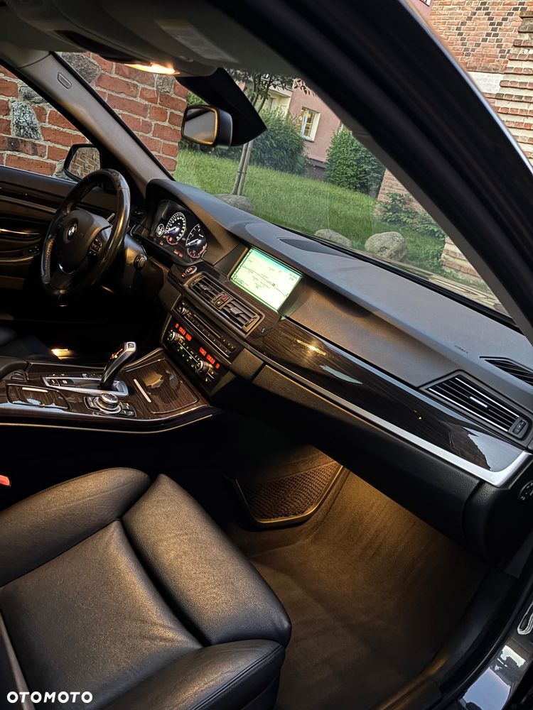 BMW Seria 5 525d xDrive Modern Line - 20