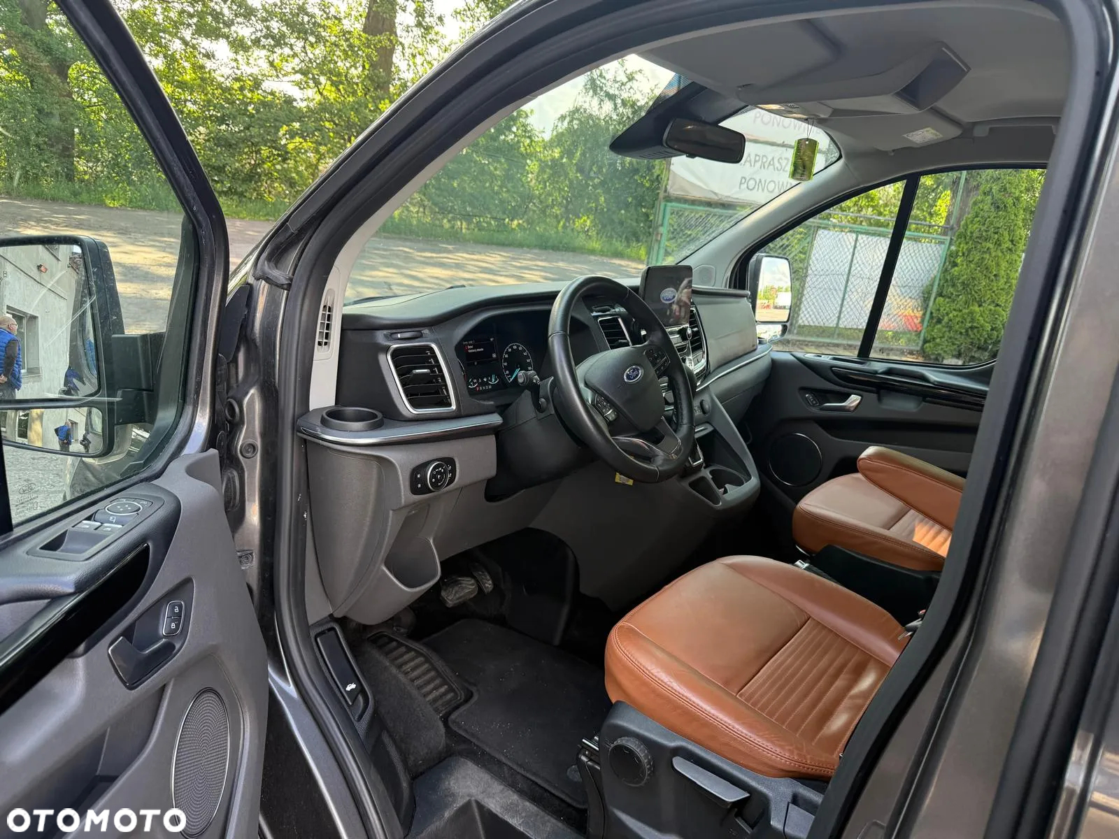 Ford Tourneo Custom - 14
