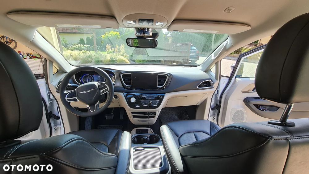 Chrysler Pacifica - 8