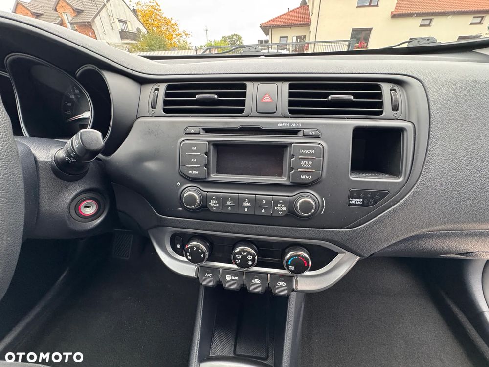 Kia Rio - 25