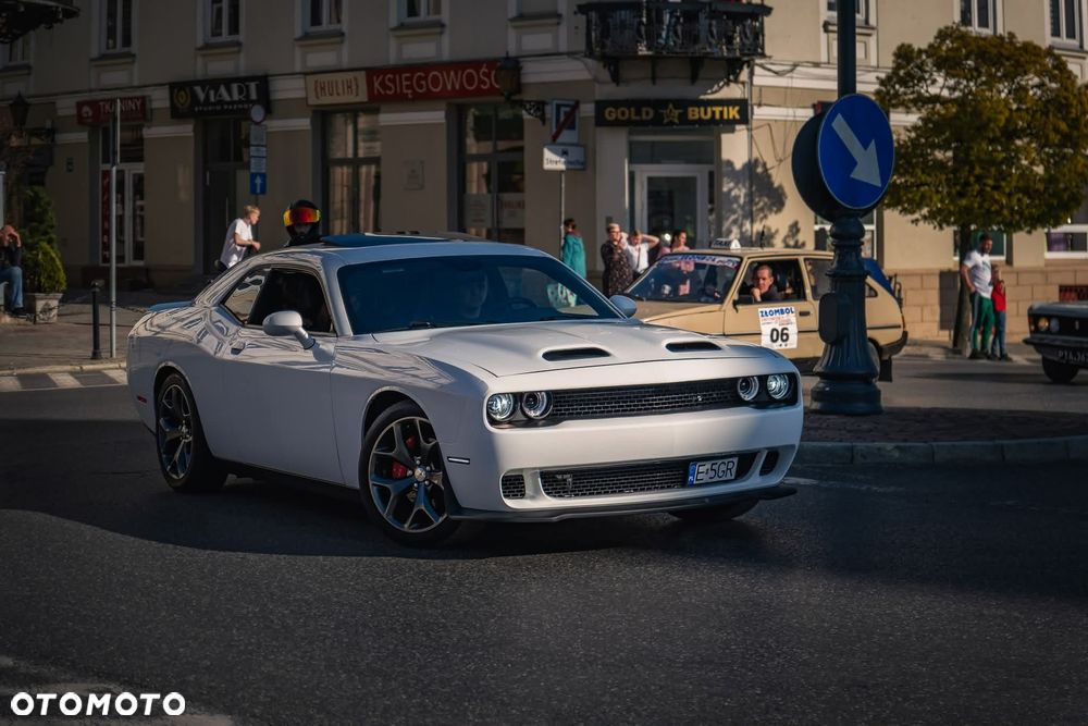 Dodge Challenger - 1