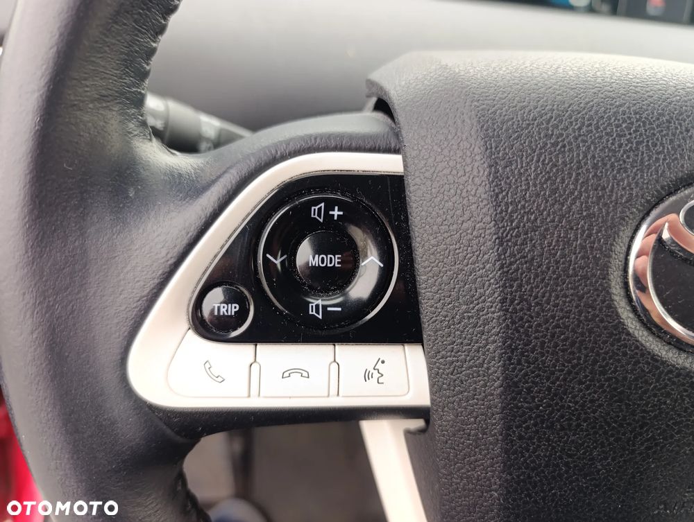 Toyota Prius Hybrid Executive - 16