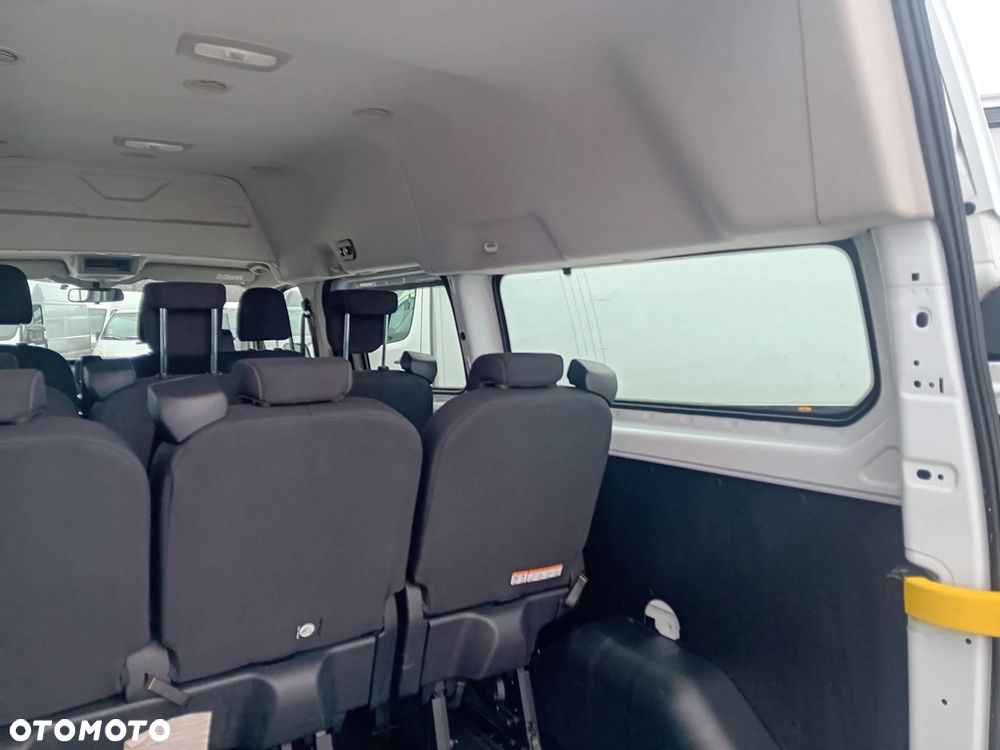 Ford Tourneo Custom - 11