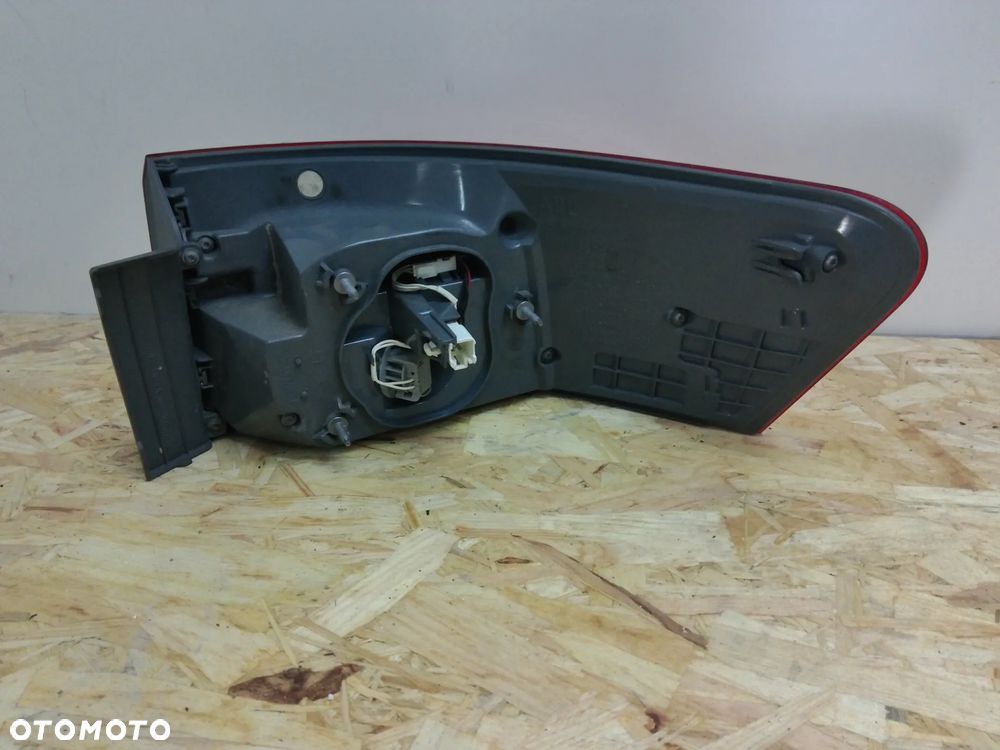 TOYOTA AVENSIS T27 KOMBI LIFT 12-15 LAMPA LEWA TYŁ TYLNA - 4