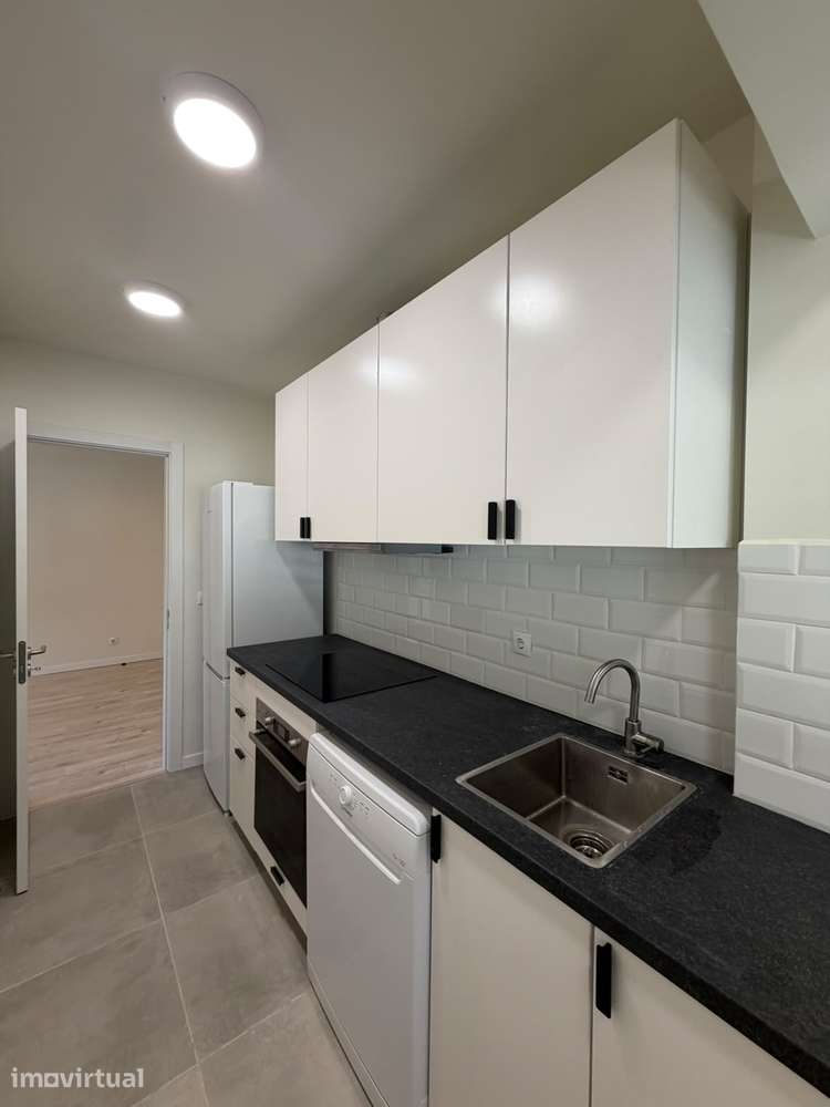 Apartamento T1 Totalmente Remodelado a Estrear no Feijó - Grande imagem: 5/10