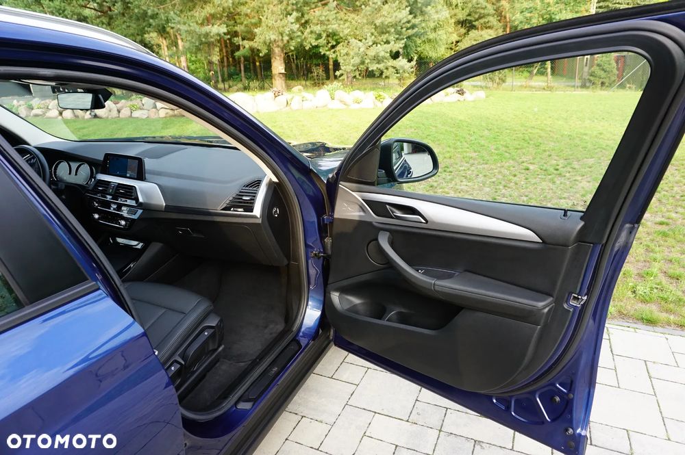 BMW X3 xDrive20i Advantage - 25