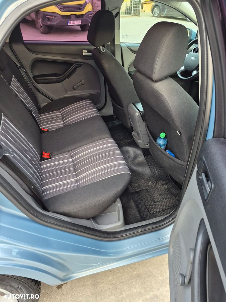Ford Focus 1.6 Trend - 13