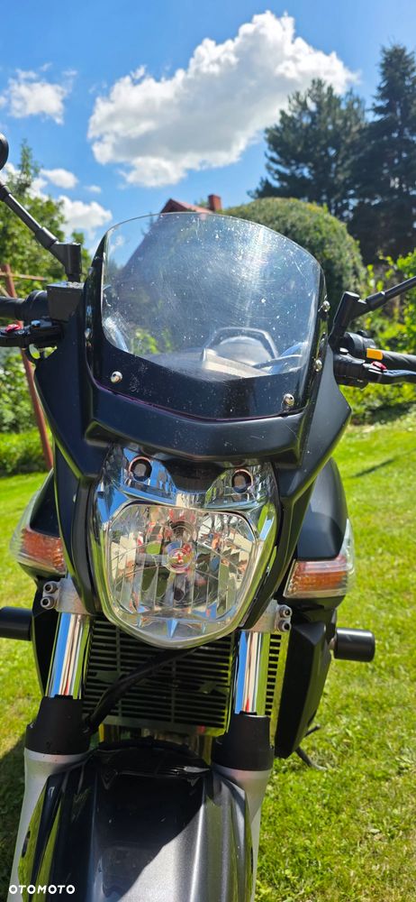 Suzuki GSR - 6