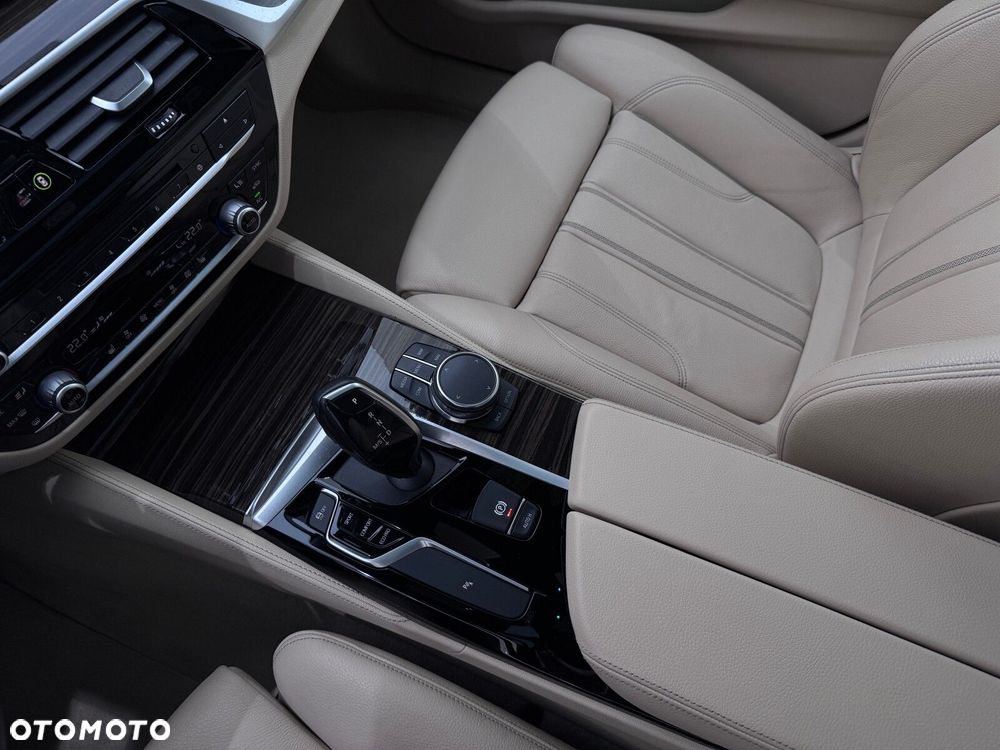 BMW Seria 5 530i xDrive M Sport sport - 27