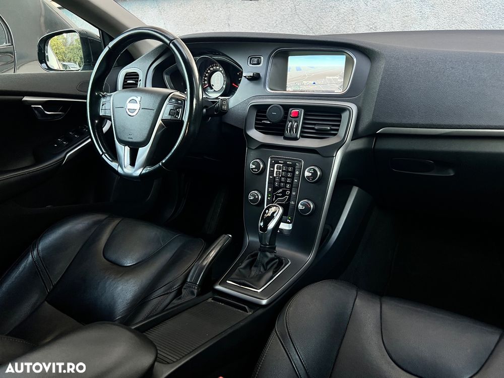 Volvo V40 D2 ECO Aut. R-Design - 18