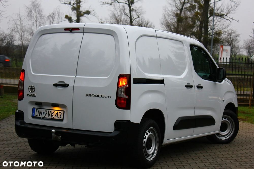 Toyota PROACE CITY BLASZAK 2 OSOBOWY 1.2 D-4T BENZYNA 110KM PEWNE AUTO FV23% - 12