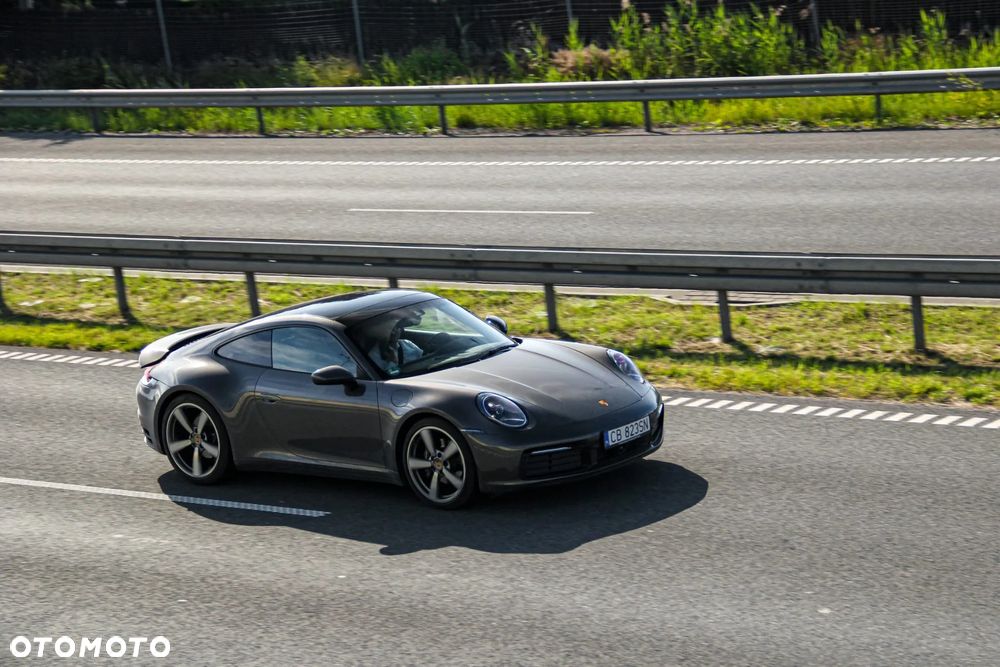 Porsche 911 Carrera 4 PDK - 32