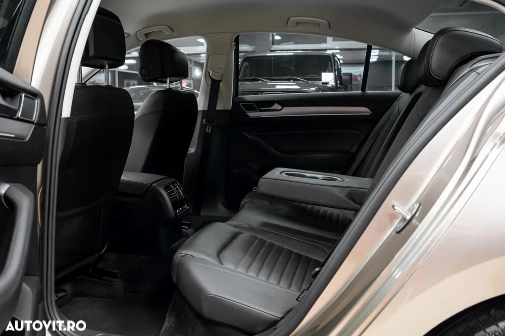 Volkswagen Passat 2.0 TDI SCR (BlueMotion Tech) 4Motion D Highline - 24