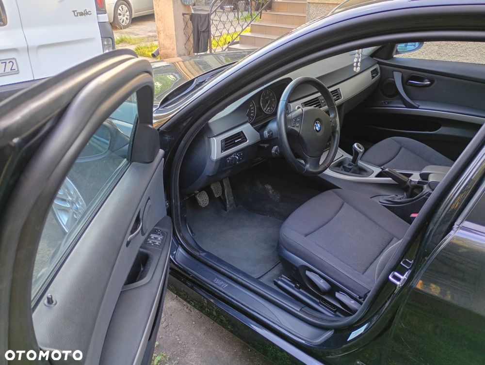 BMW Seria 3 318i - 8