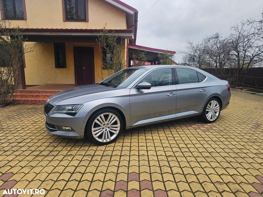 Skoda Superb 2.0 TDI Premium Edition - 1