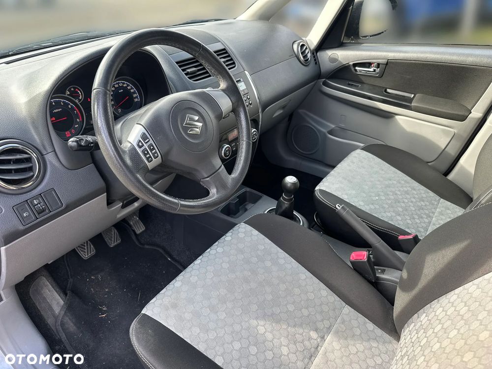 Suzuki SX4 1.6 Comfort Plus 4WD - 9