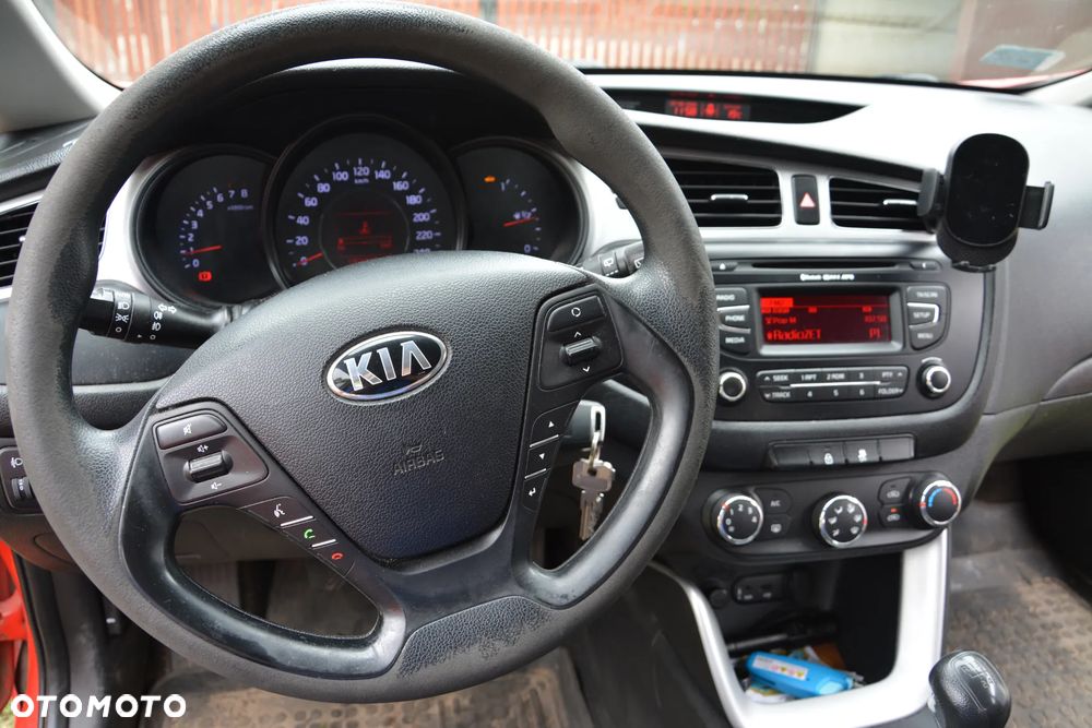 Kia Ceed - 16