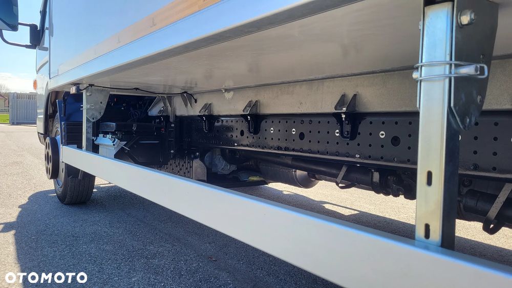 Mitsubishi Canter Fuso /Chłodnia/Mroźnia/kontener/ Izoterma/ Agregat Thermo King 450 e / Winda DHOLLANDIA 1500 KG / Mały przebieg tylko 91 tys Polski Salon ! - 16