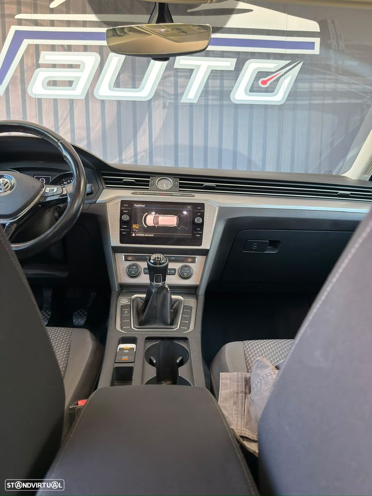 VW Passat 1.6 TDI (BlueMotion ) Trendline - 16