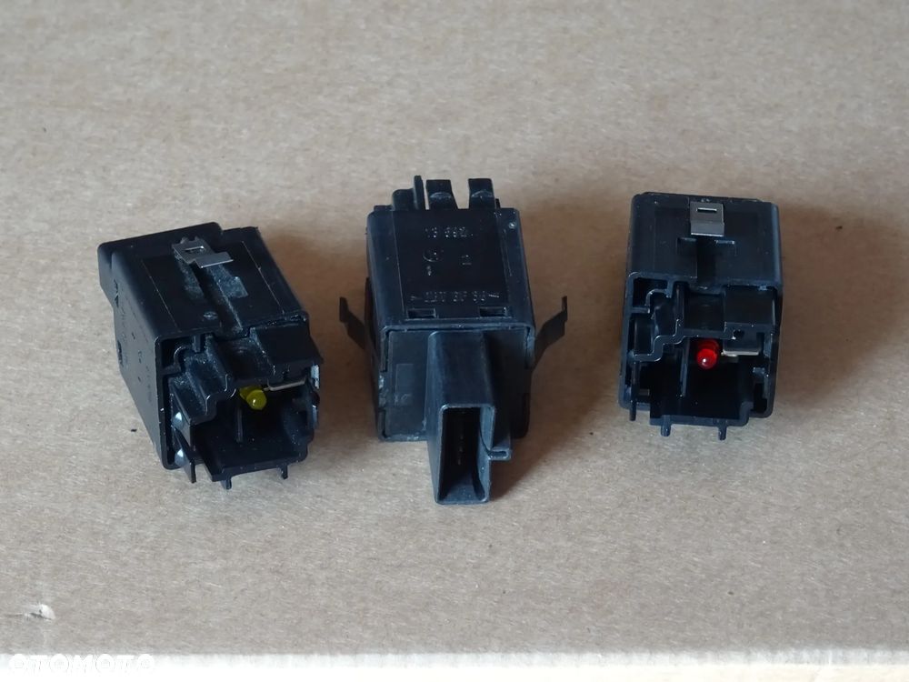 WŁĄCZNIK PRZYCISK KLAPY ELEKTRYCZNEJ OPEL VECTRA C KOMBI  wiązka wtyczka - 2