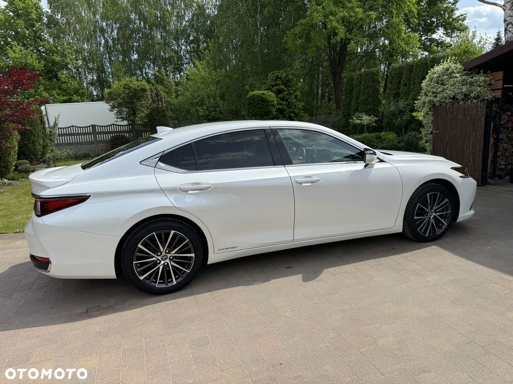 Lexus ES 300h Business Edition + - 10