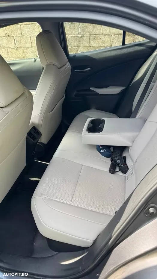 Lexus UX 250h 2.0L HEV 20H- (178 HP) 4X4 CVT Executive - 4