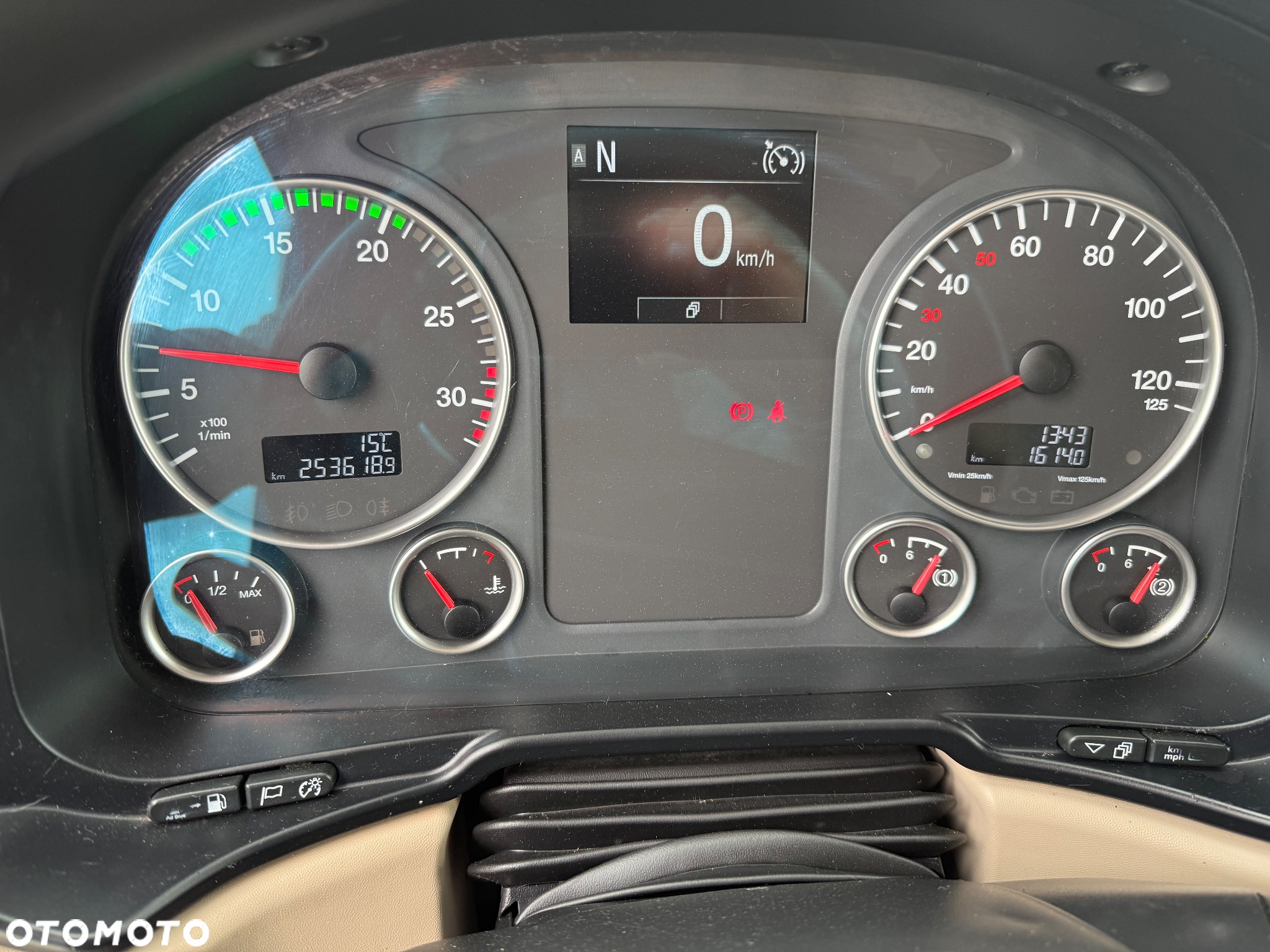 MAN MAN TGL 12.220 / KONTENER + WINDA / 253 000 KM / ROLETA / TYŁ PODUSZKA / Z FRANCJI / STAN BDB / / / - 28