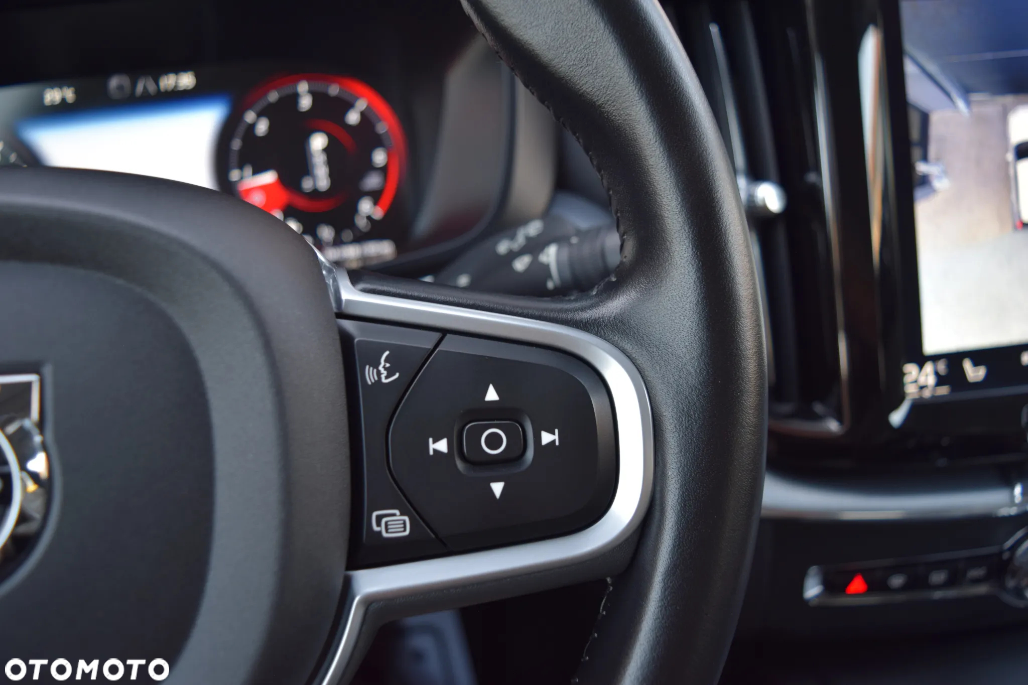 Volvo XC 60 D4 Geartronic Momentum Pro - 21