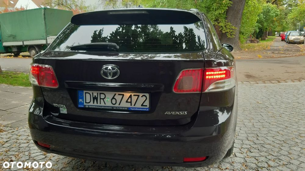 Toyota Avensis 1.6 Active - 6