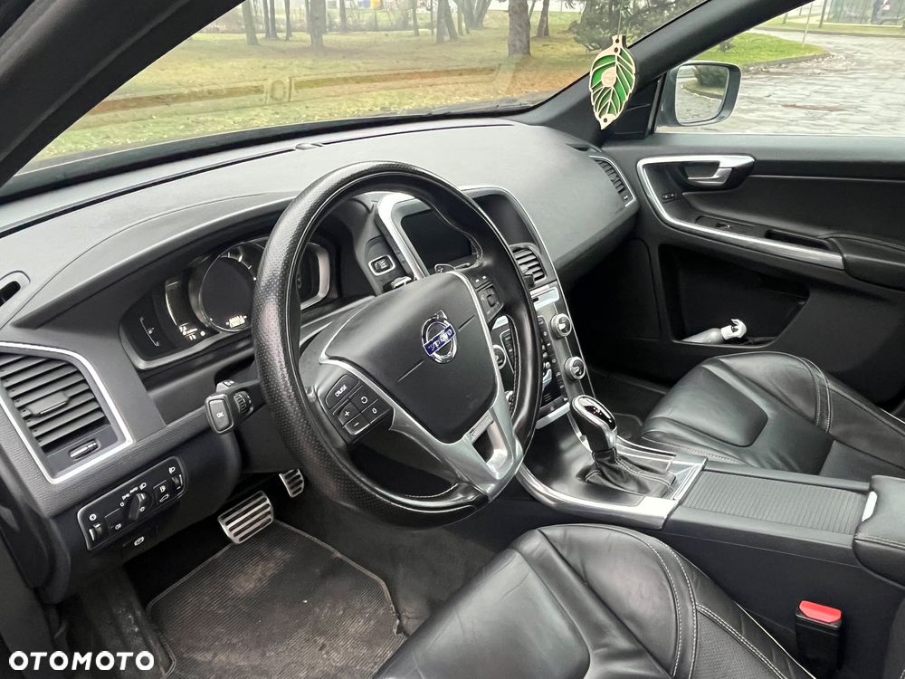 Volvo XC 60 D3 Drive-E R-Design Momentum - 16