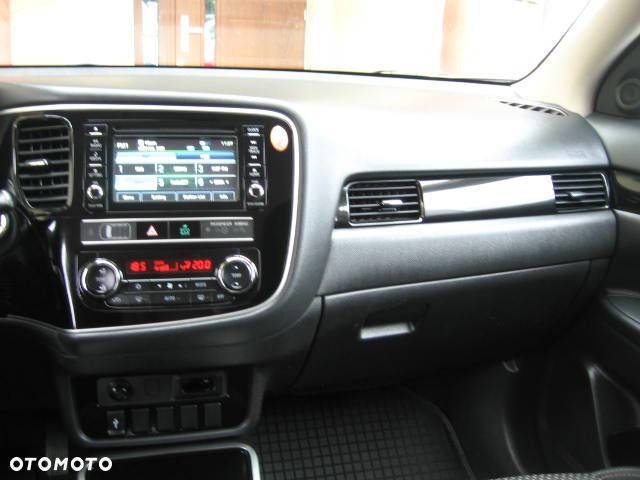 Mitsubishi Outlander 2.0 Intense + Navi 4WD CVT - 22