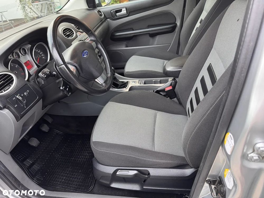 Ford Focus - 32