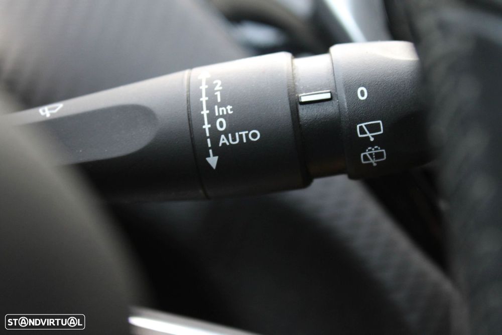 Peugeot 208 1.2 PureTech Signature - 12