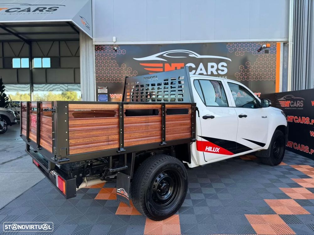 Toyota Hilux 2.4 D-4D 4WD CD CM - 2