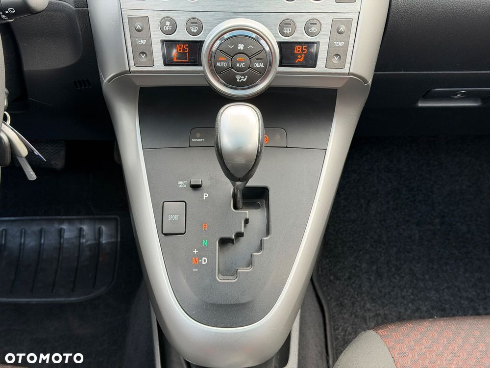 Toyota Verso 1.8 Multidrive Edition - 20