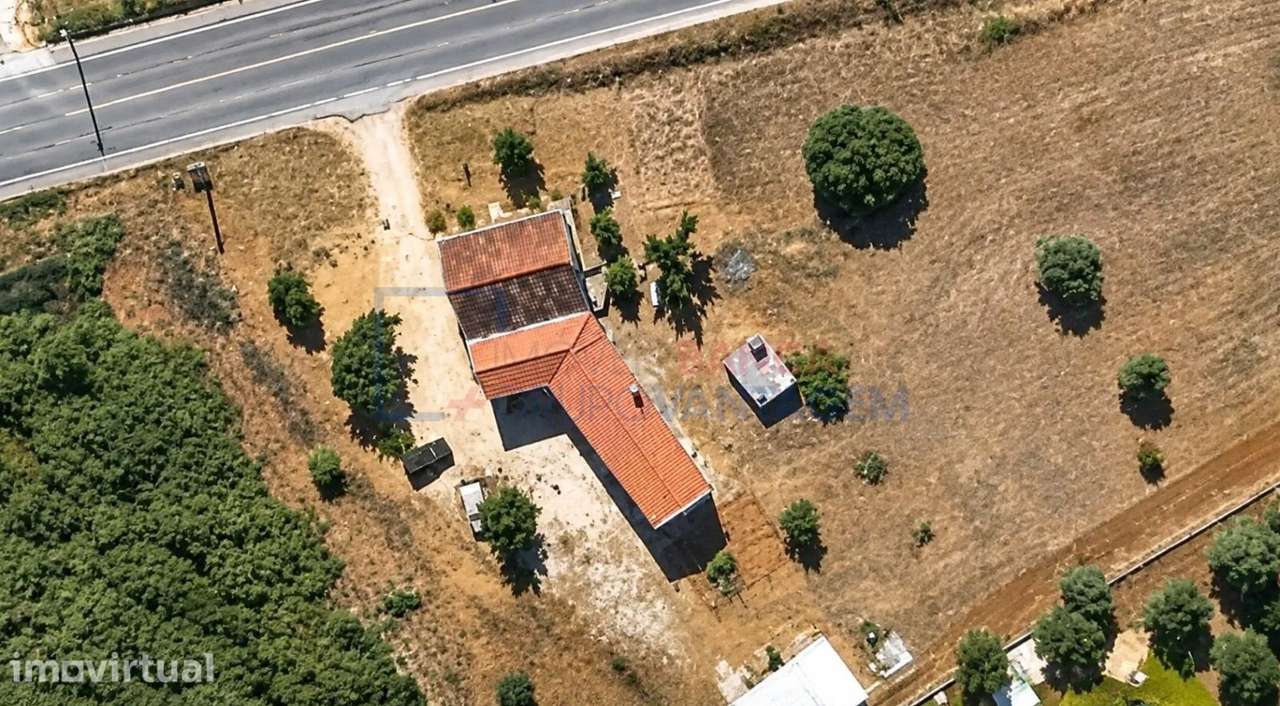OPORTUNIDADE RARA NO CARTAXO  Moradia Isolada T2 com 4.440 m² de Te... - Grande imagem: 2/9