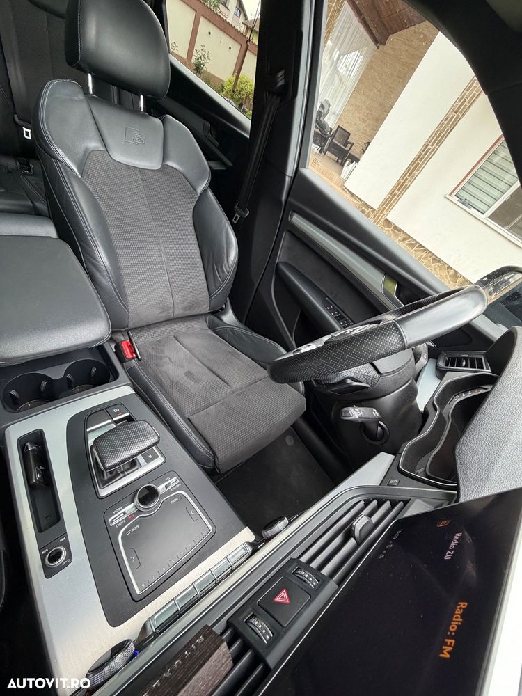 Audi Q5 2.0 40 TDI quattro S tronic Sport - 11