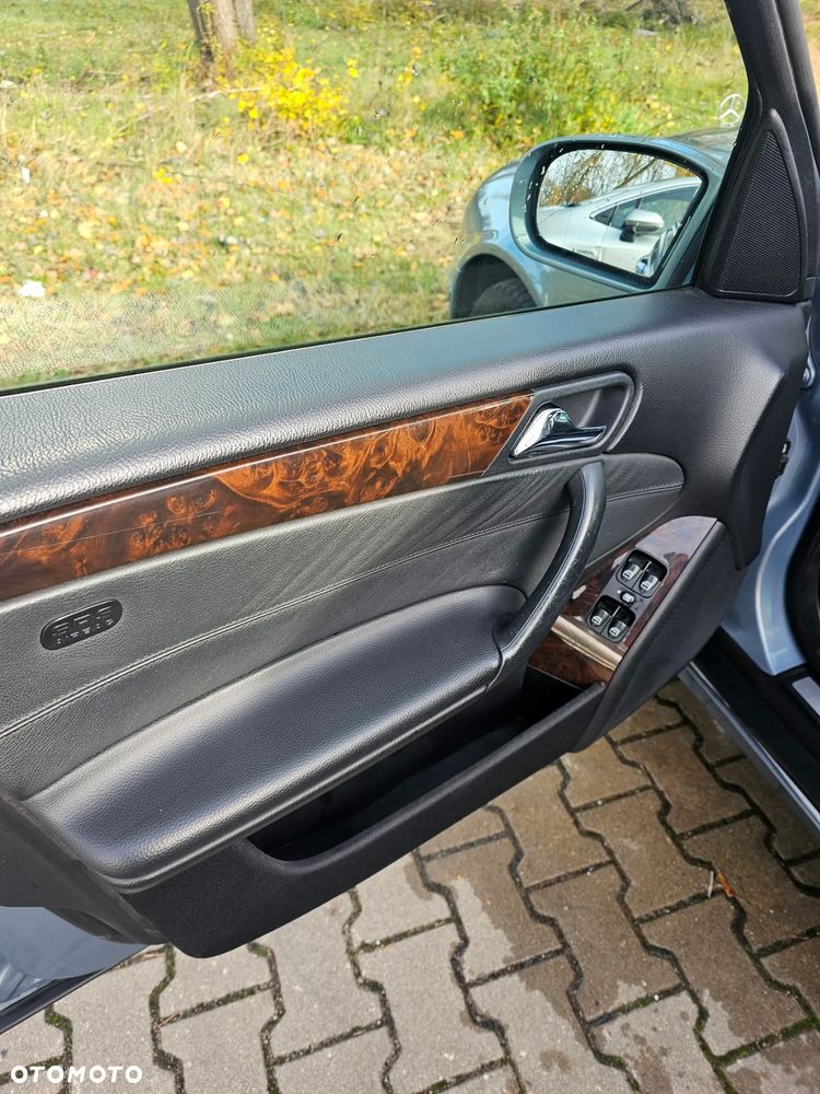 Mercedes-Benz Klasa C 320 T CDI 7-G-TRONIC Elegance DPF - 29