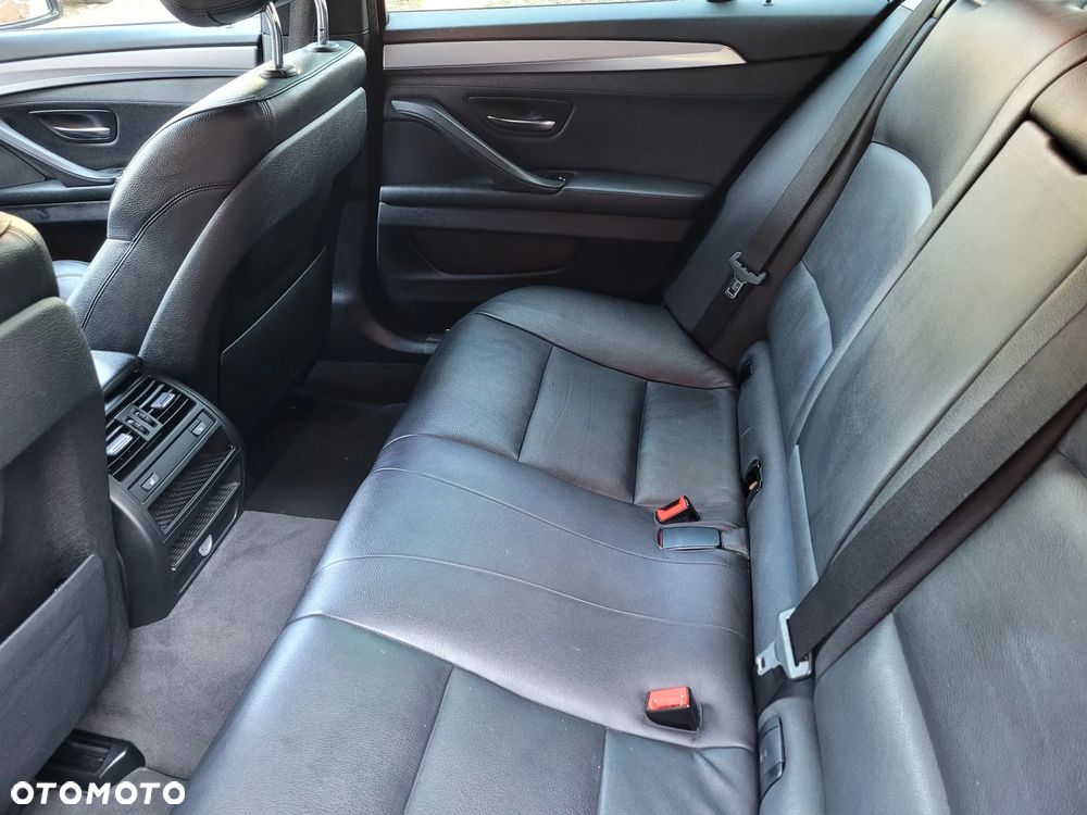 BMW Seria 5 530d xDrive Sport-Aut Luxury Line - 16