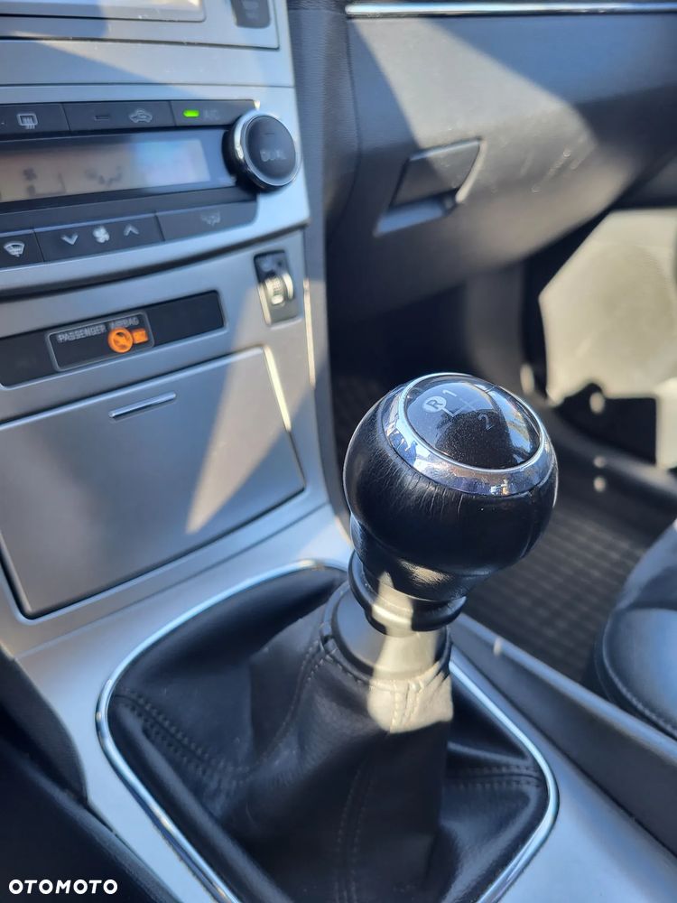Toyota Avensis 2.0 D-4D Premium - 8