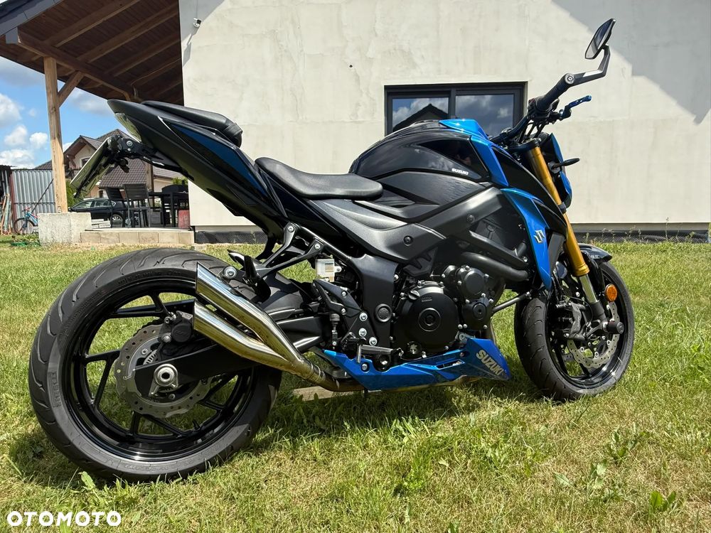 Suzuki GSX - 2