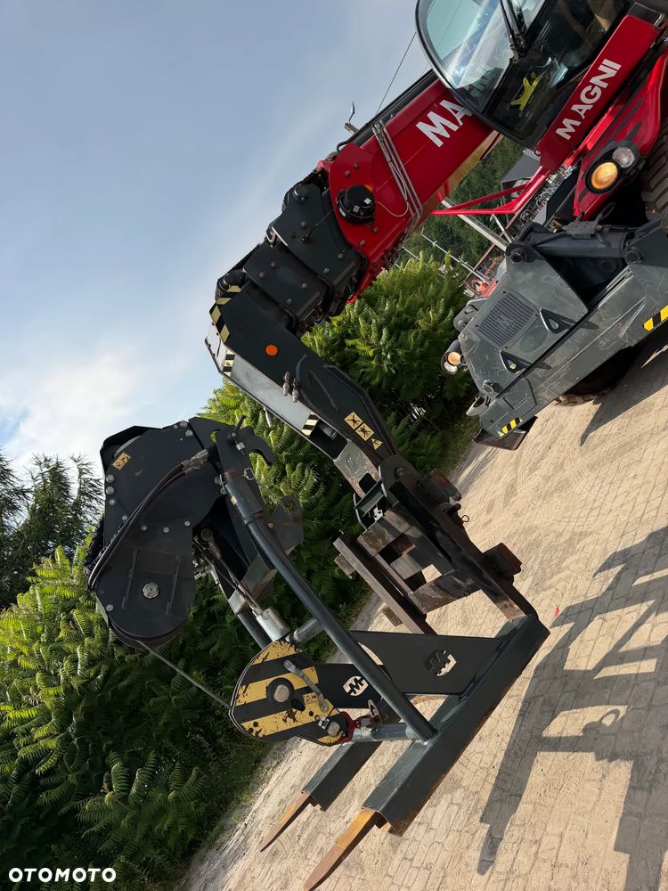 Magni RTH 5.23 SH-D/C Ładowarka teleskopowa Obrotowa roto 23 metry wysuw. 5 ton Udźwig. Wciagarka Hydrauliczna 5 ton. Pilot zdalnie sterowana. DEUTZ Silnik 145 KM. Jak Nowa Z Norwegii 2019 rok. 3200 mtg. Serwisy DEKRA TUV aktualne. Full Wypas. Klima stabilizatory 2 osie. Pilot. Maszyna z Norweskiej Upadłośći. Stan maszyny nie różni się od nowej z Salonu! Zero luzów na wszystkich siłownikach i podzespołach. ani deka wycieków. OKAZJA. Pełna Dokumentacja - 39