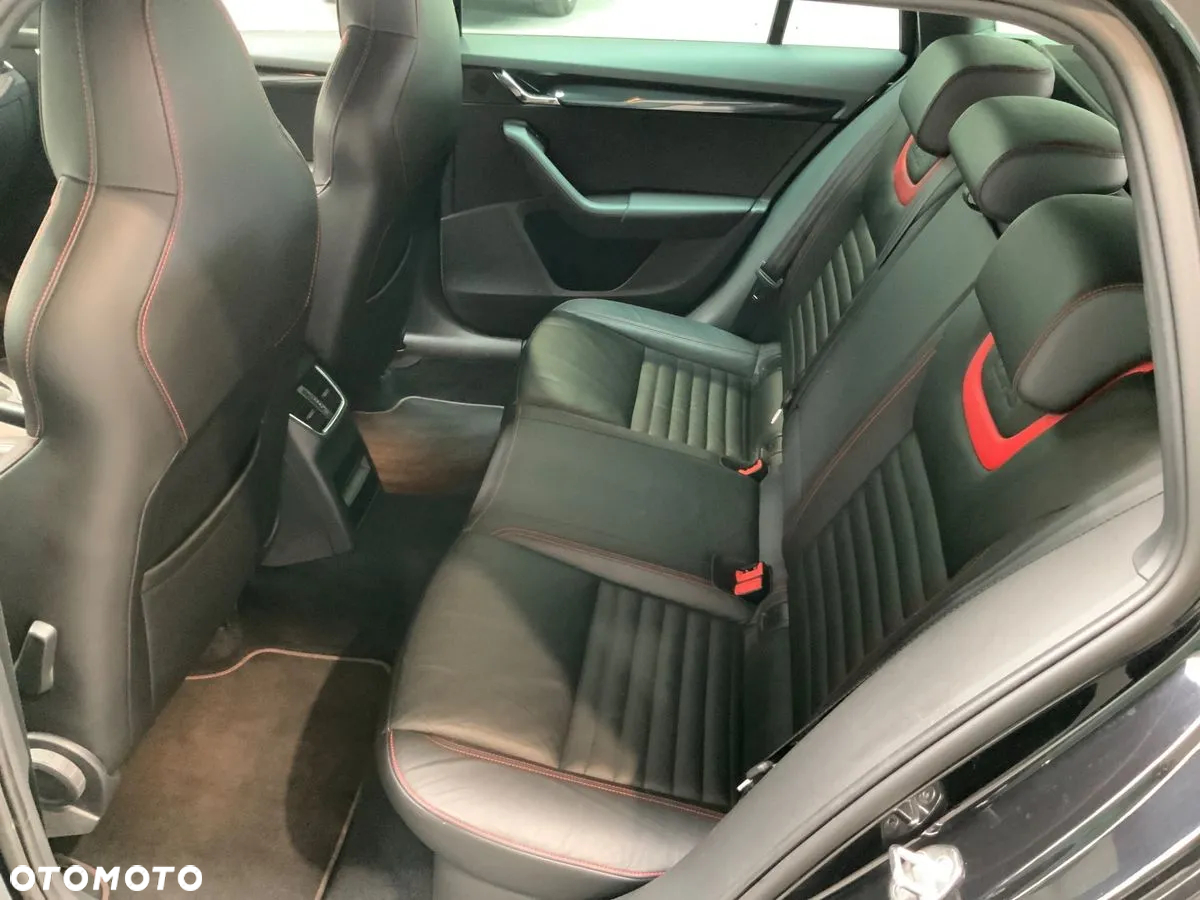 Skoda Octavia 2.0 TDI 4x4 DSG RS - 9