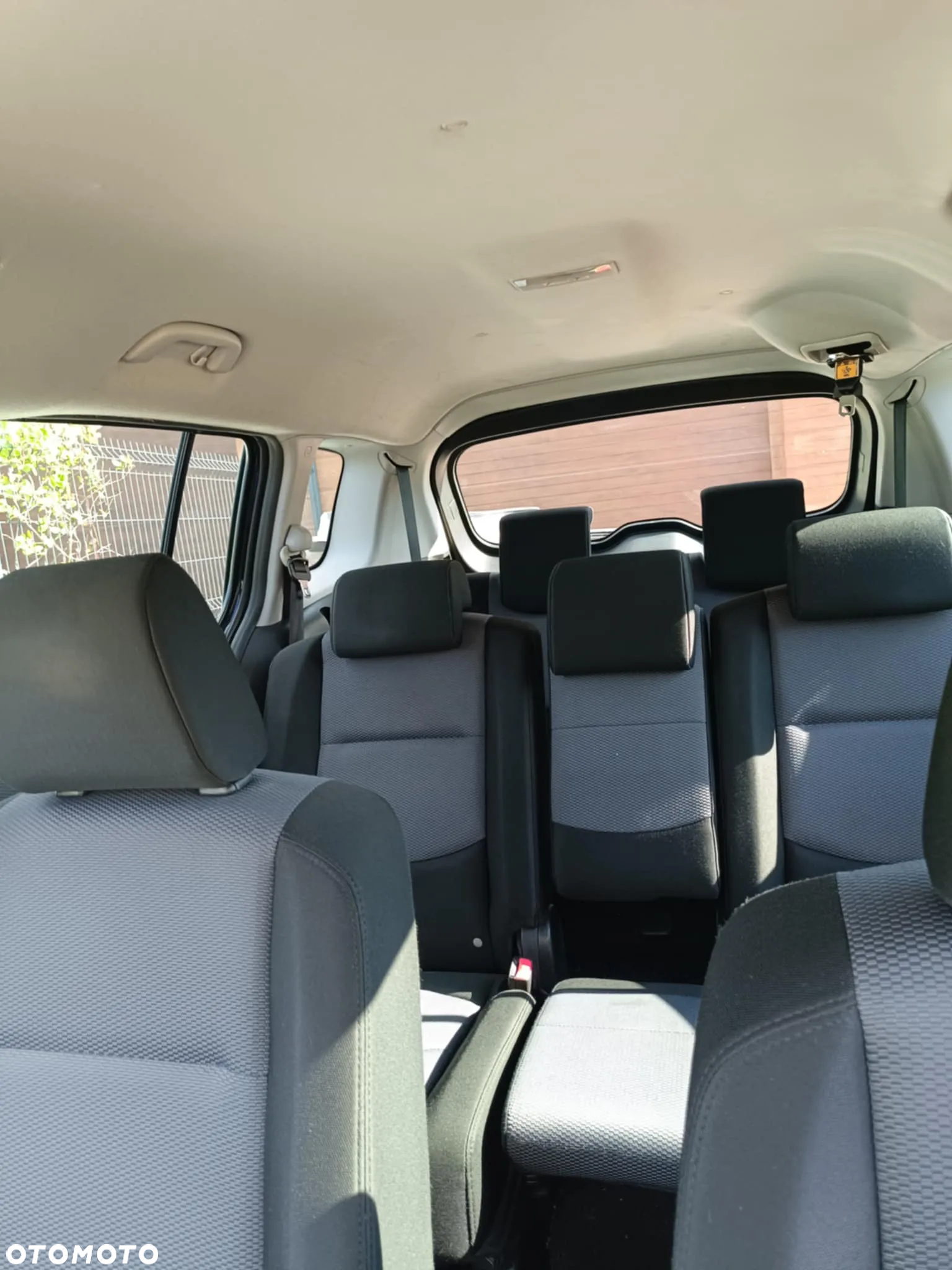 Mazda 5 - 10