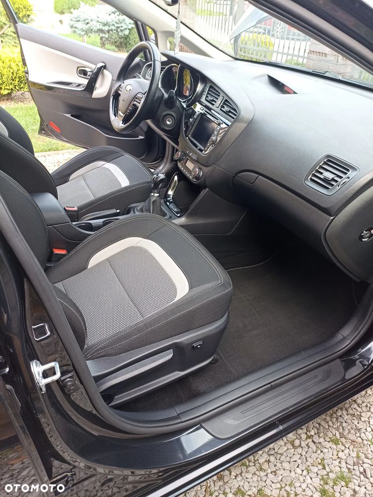 Kia Ceed - 32